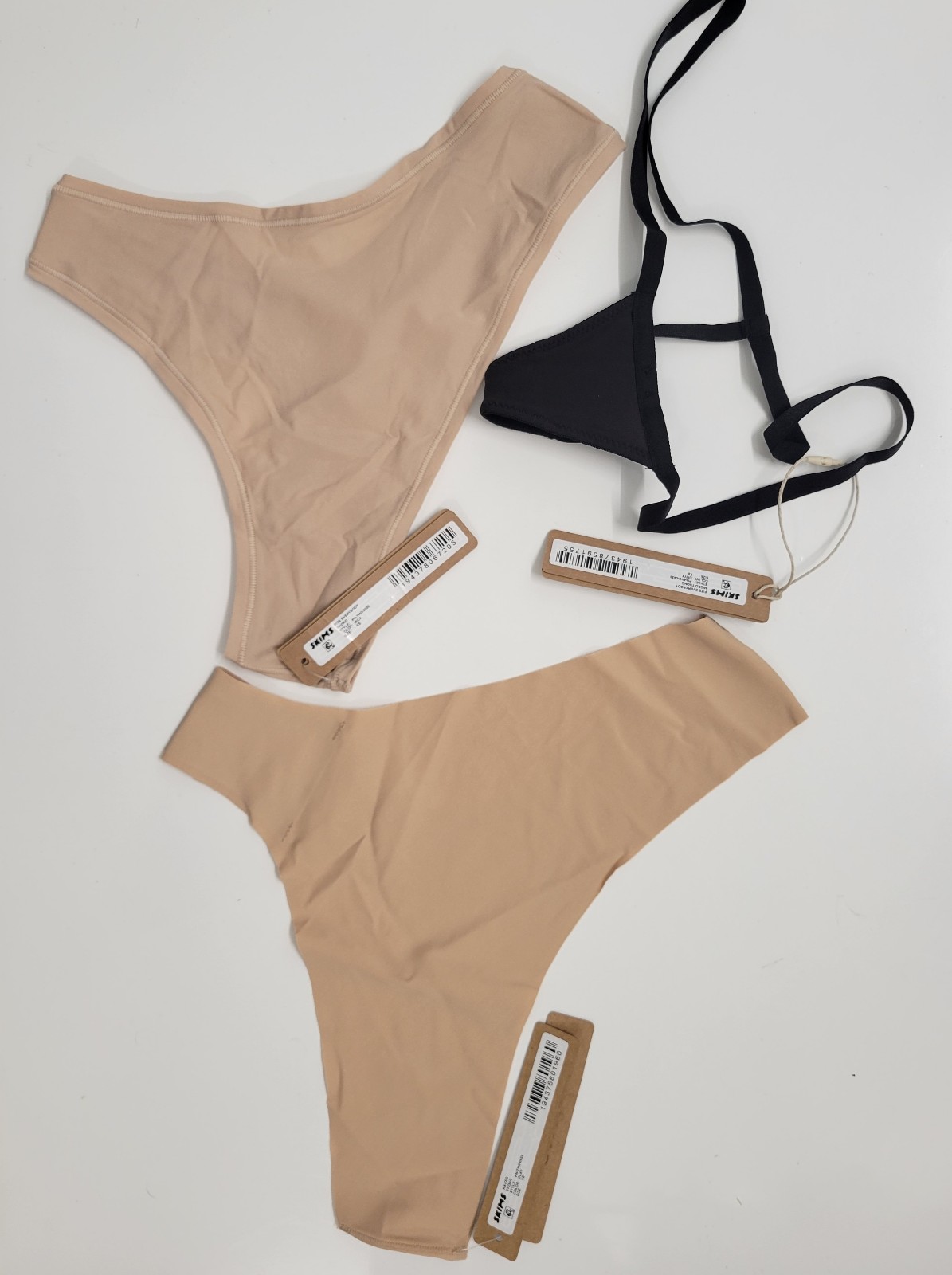 (SKIMS)3 panties for 32 new with tag, Size:XS SKIMS-Style