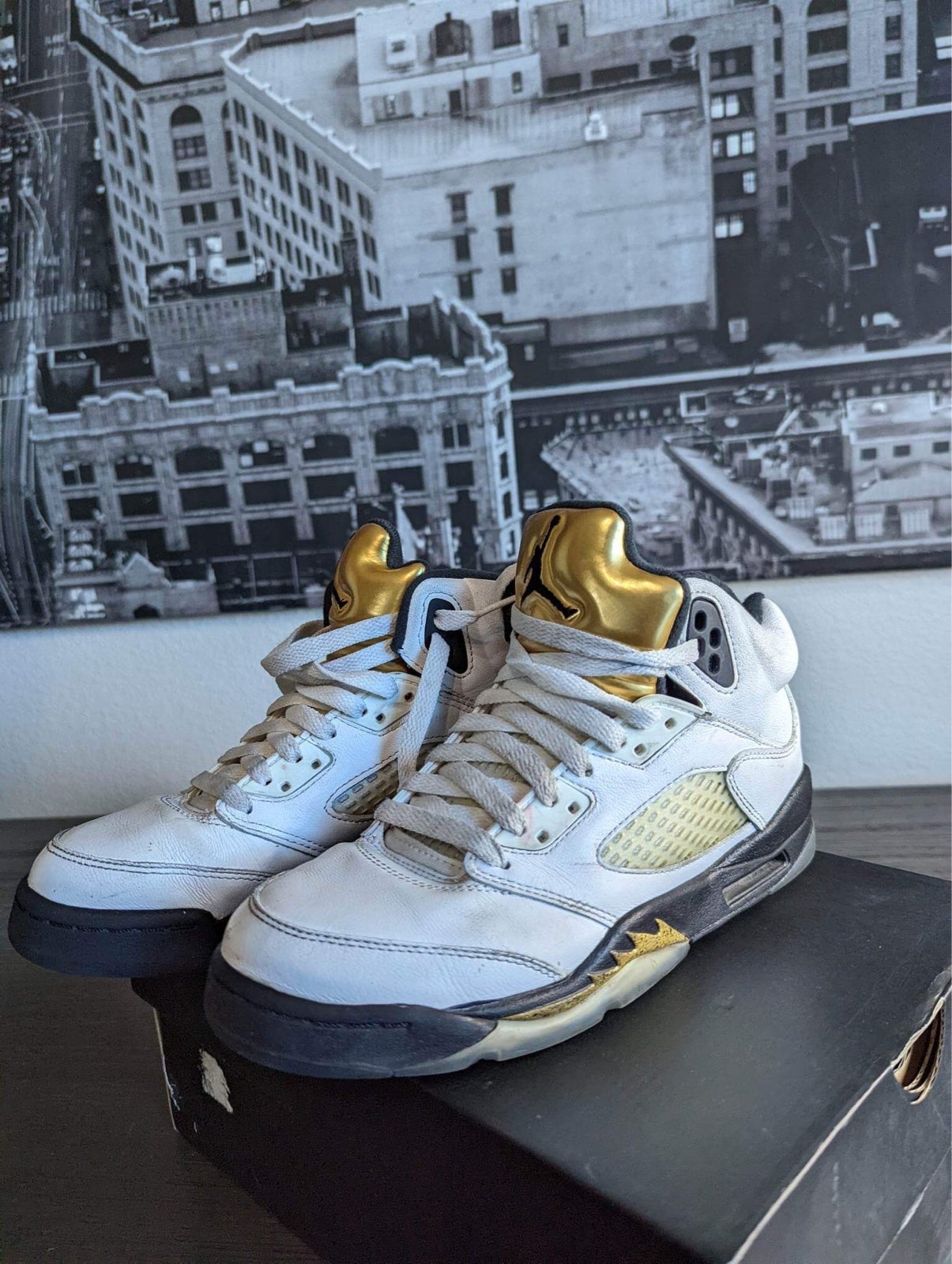 Nike Air Jordan 5 Retro Gs Olympic Gold coin. Black and metallic gold size 5y.