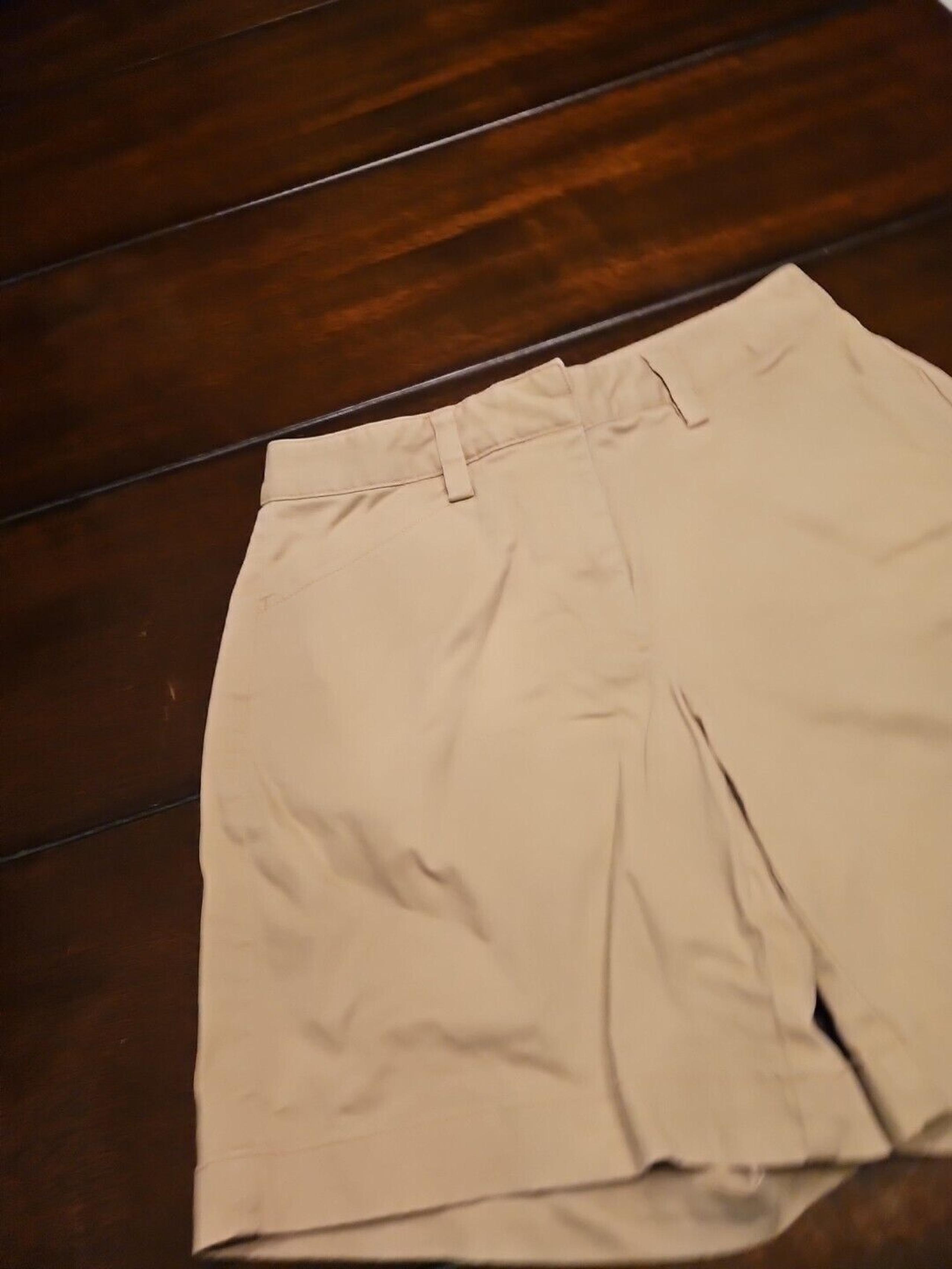 Lands End Shorts Womens Size 2 Tan Khaki Low Rise Mid Length Classic Twill Chino