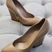 Chloe Beckie Beige Tan Gold Leather Pumps Heels Wedge Womens Shoes 37 7 Italy