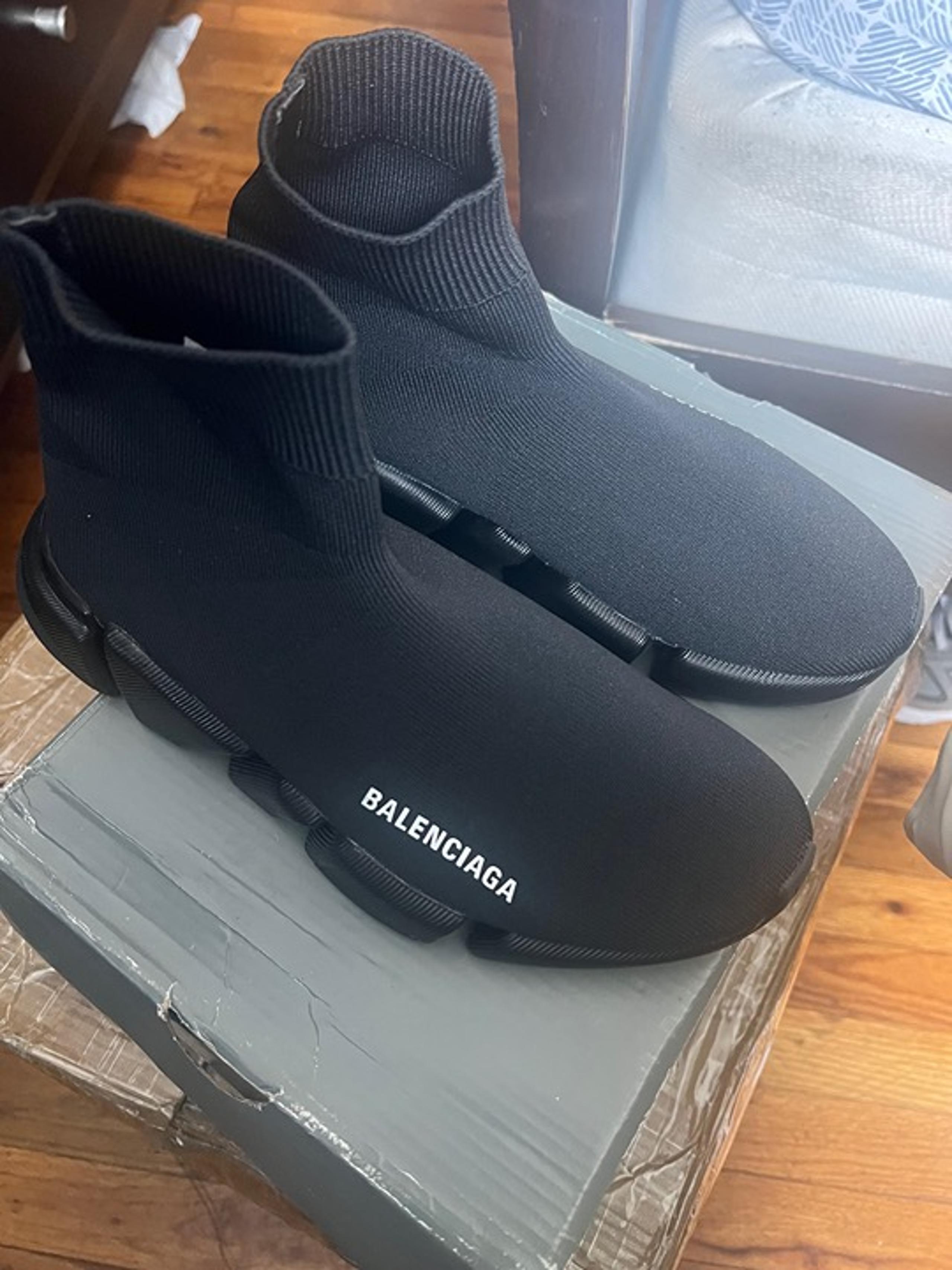Shoes for men or women size (8.5)