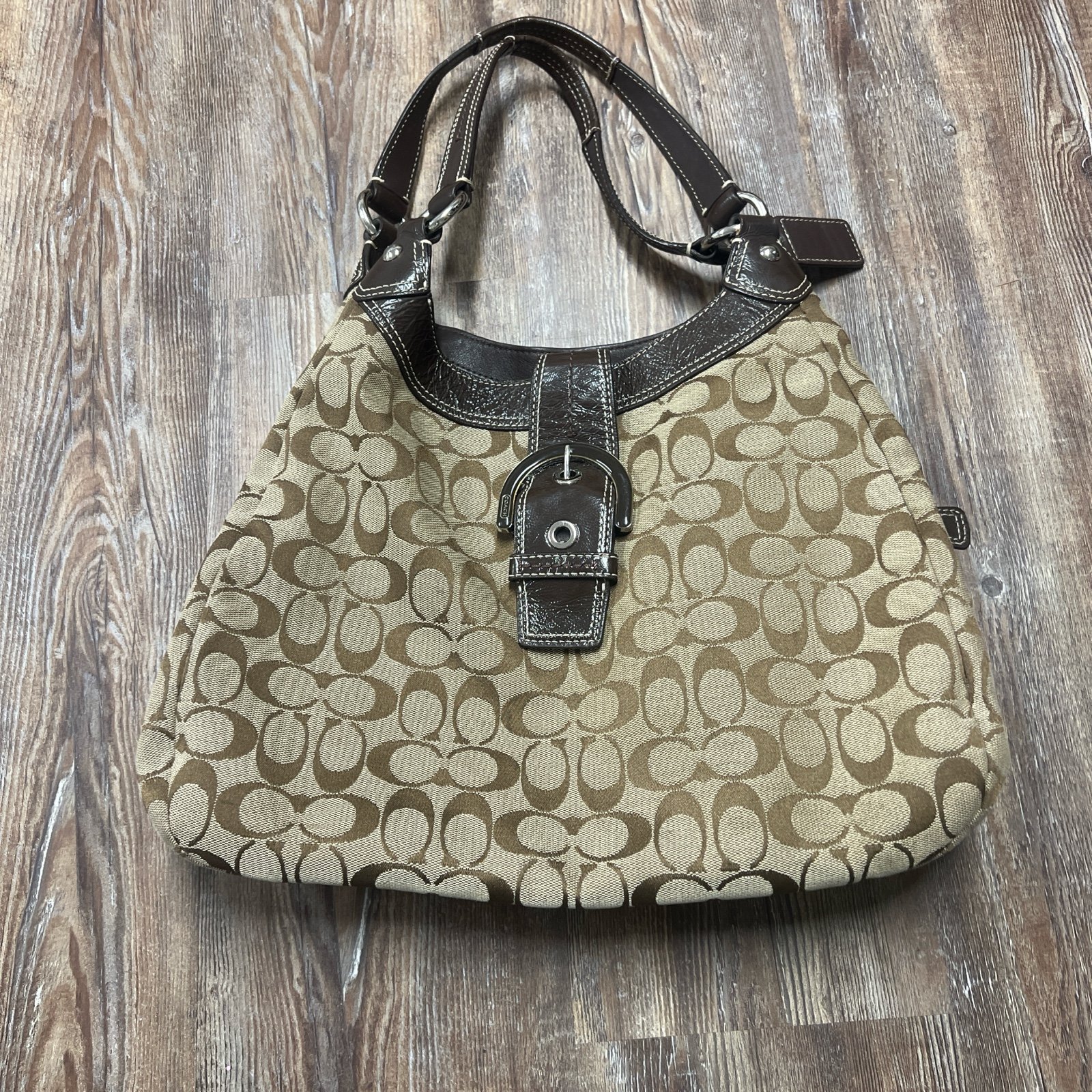 Vintage Y2K Coach Signature Hobo bag in excellent condition