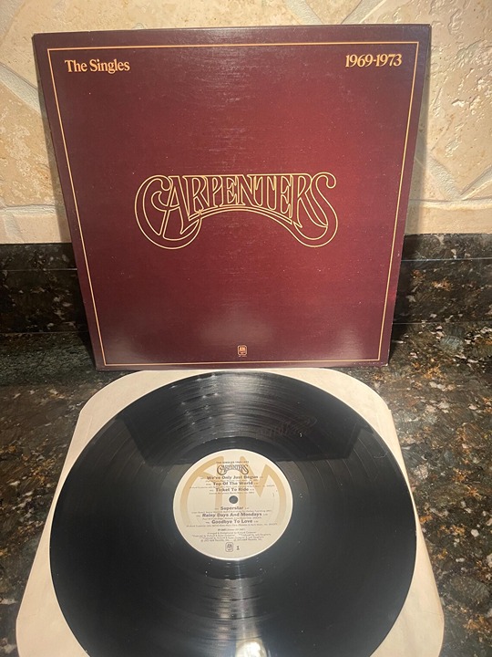 The Carpenters  - "The Singles 1969-73" Hits Album - Vintage LP Vinyl - NM