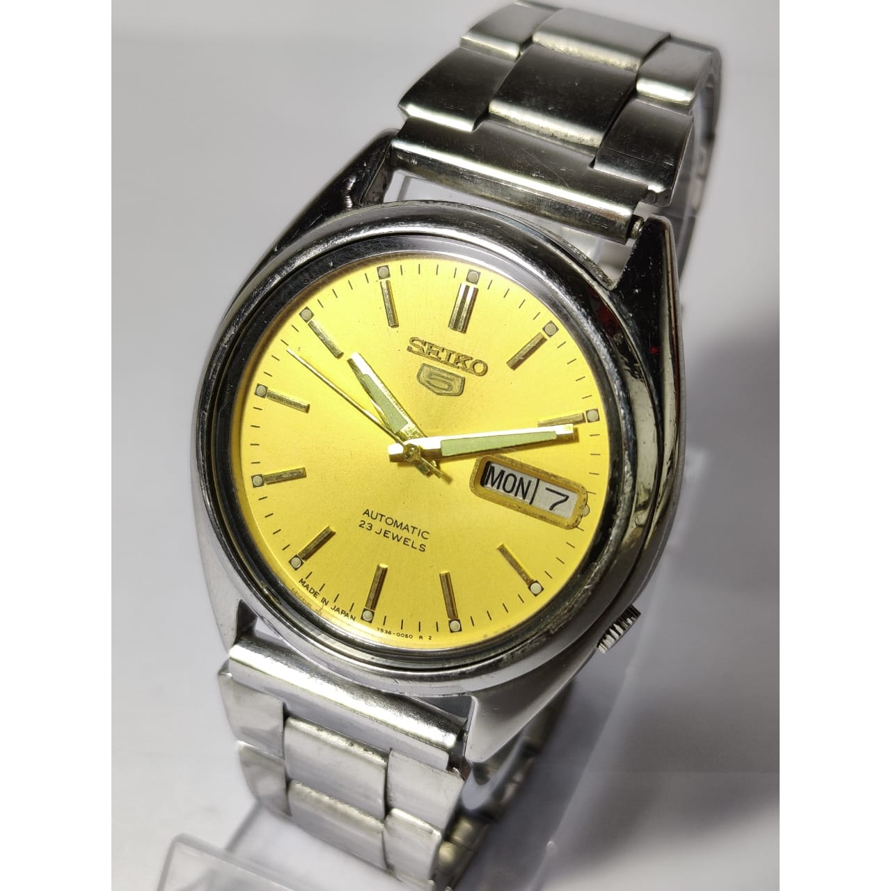 Vintage 1980 Seiko Automatic Mens Silver Watch W/daydate & Gold accents