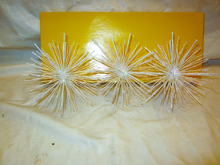 VTG SET OF 3 METAL MCM ATOMIC STARBURST ORNAMENTS WHITE W/GLITTER VTG 60'S ATOM