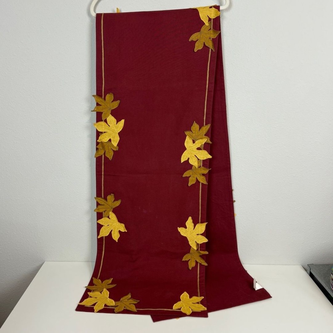 Williams Sonoma Maroon Autumn Leaves Appliqué Table Runner 16x89 inches