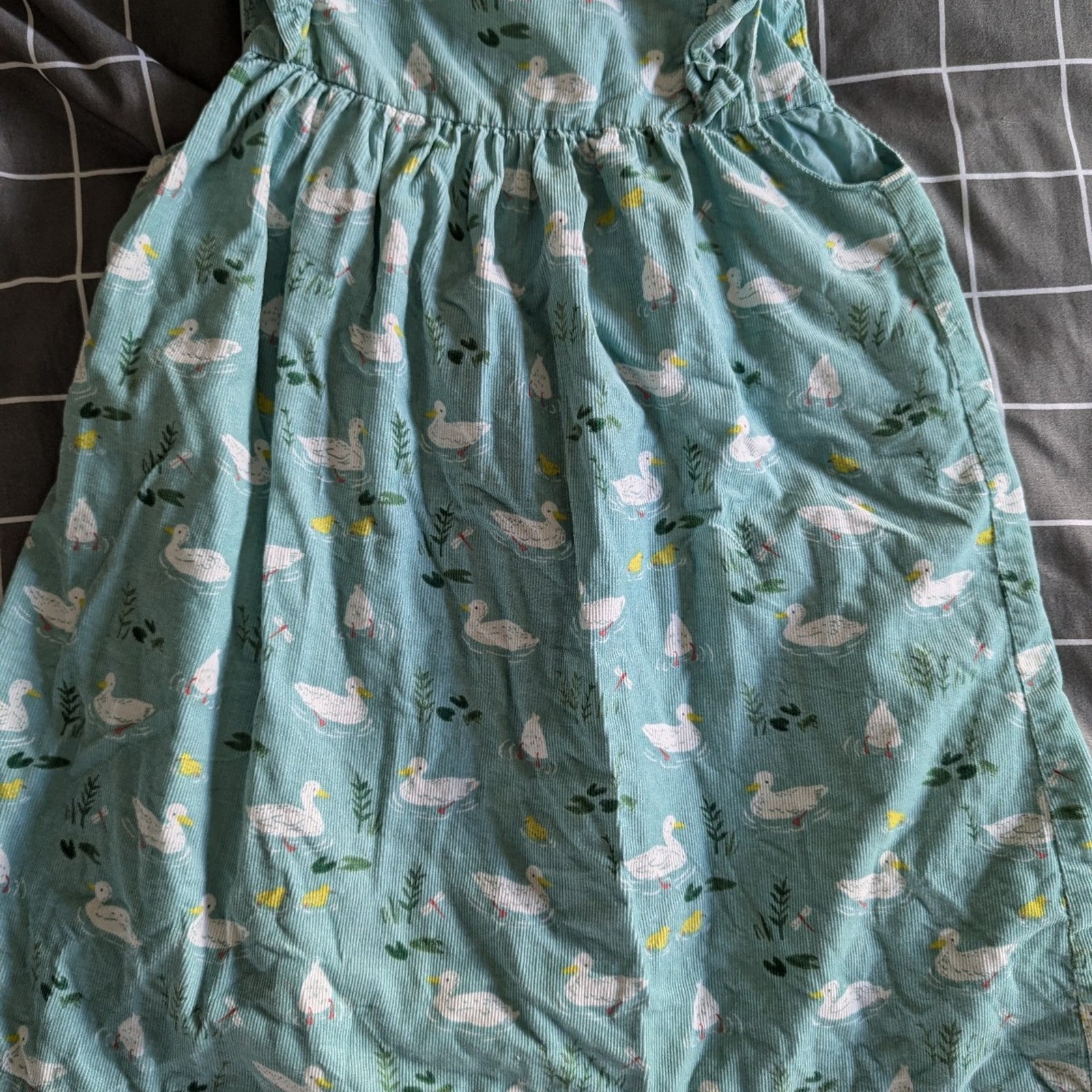 Boden blue ducks pinnie