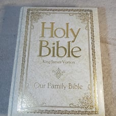 Regency Classic Family Bible Hardcover, Brand New, Great Condition, Never Writte