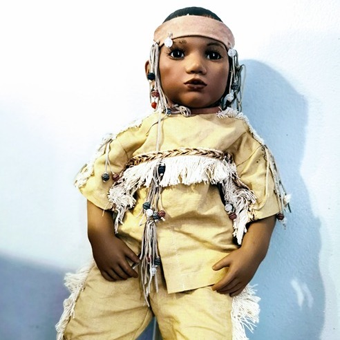 ANNETTE HIMSTEDT TAKUMA NATIVE AMERICAN INDIAN DOLL 1995