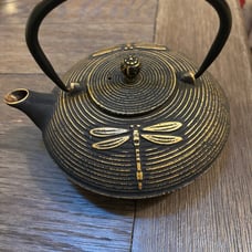 Cast iron dragon fly tea pot