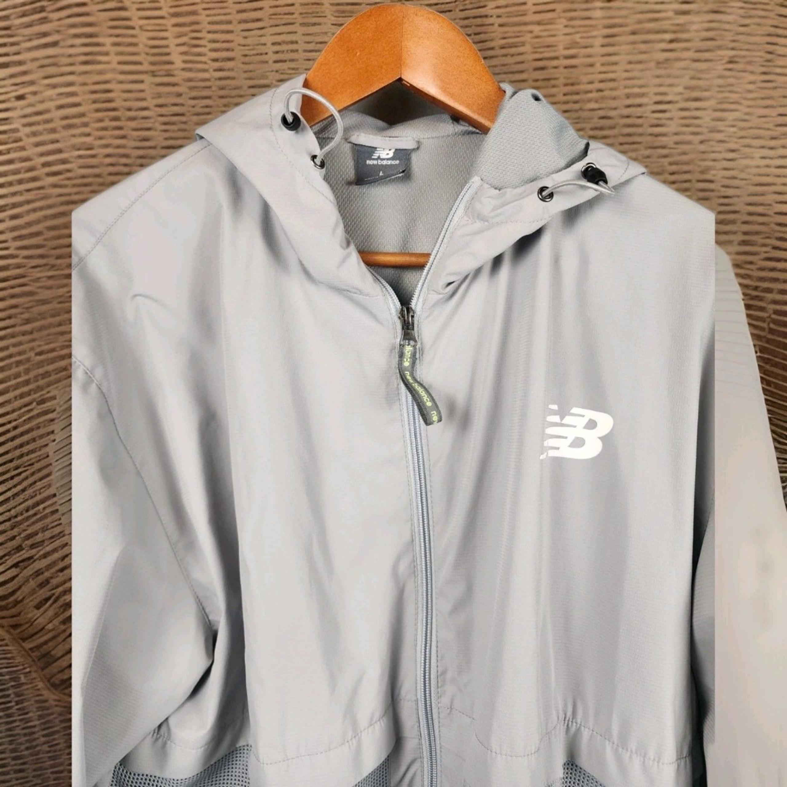 New Balance Softshell Jacket Full Zip Windbreaker Lightweight Grey Men's L