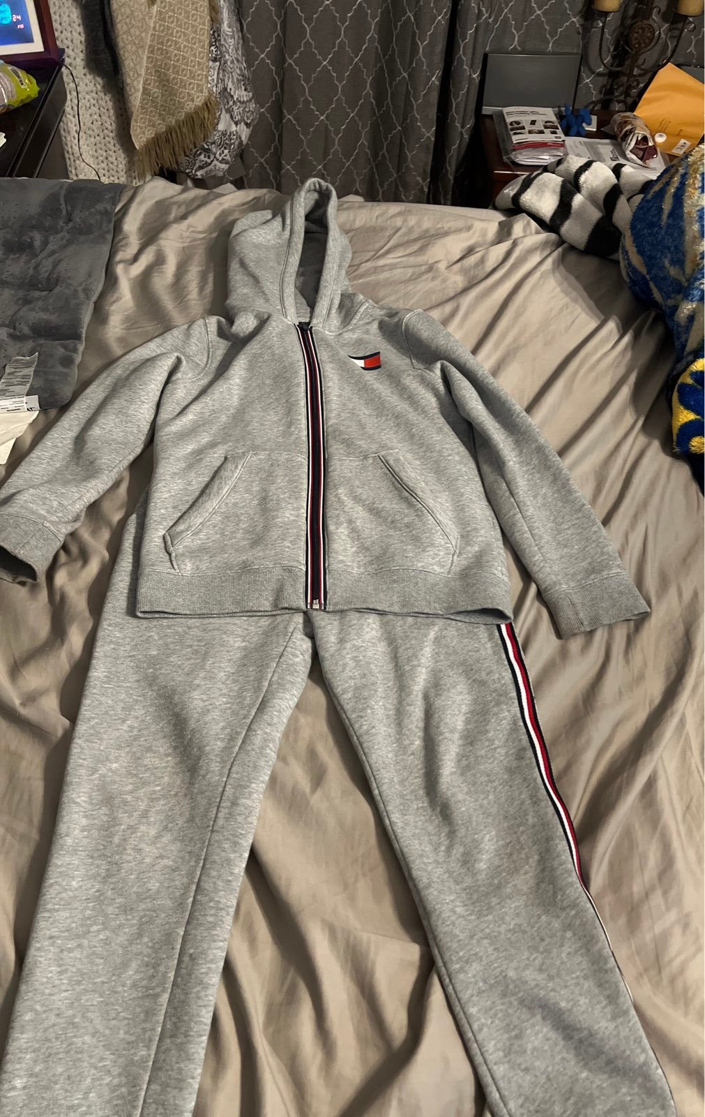 Tommy Hilfiger Sweat Suit Set Top & Bottoms Size Large Youth