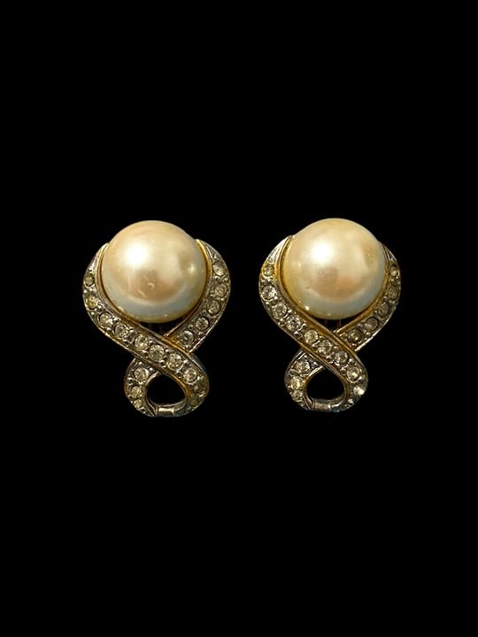 Vintage Les Bernard Elegant Gold and Pearl Earrings