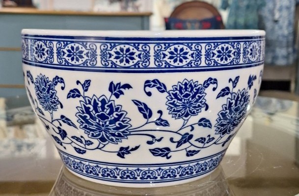 Chinoiserie blue and white Floral Planter