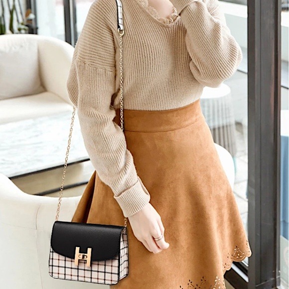 Designer style womens handbag gold strap