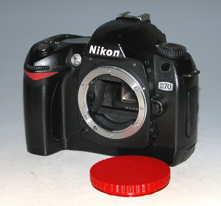 Nikon D70 6.1 MP Digital SLR Camera (Body Only) #4455 (Shutter Count 27717)