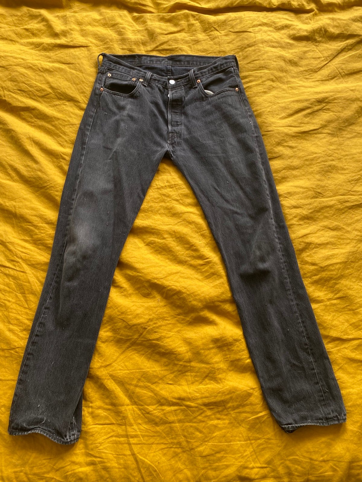 Vintages distressed black Levis 550 34x38