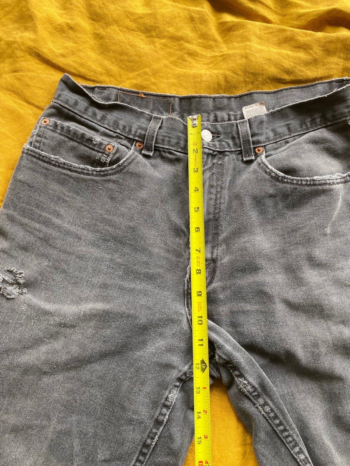 Vintages distressed black Levis 550 34x38