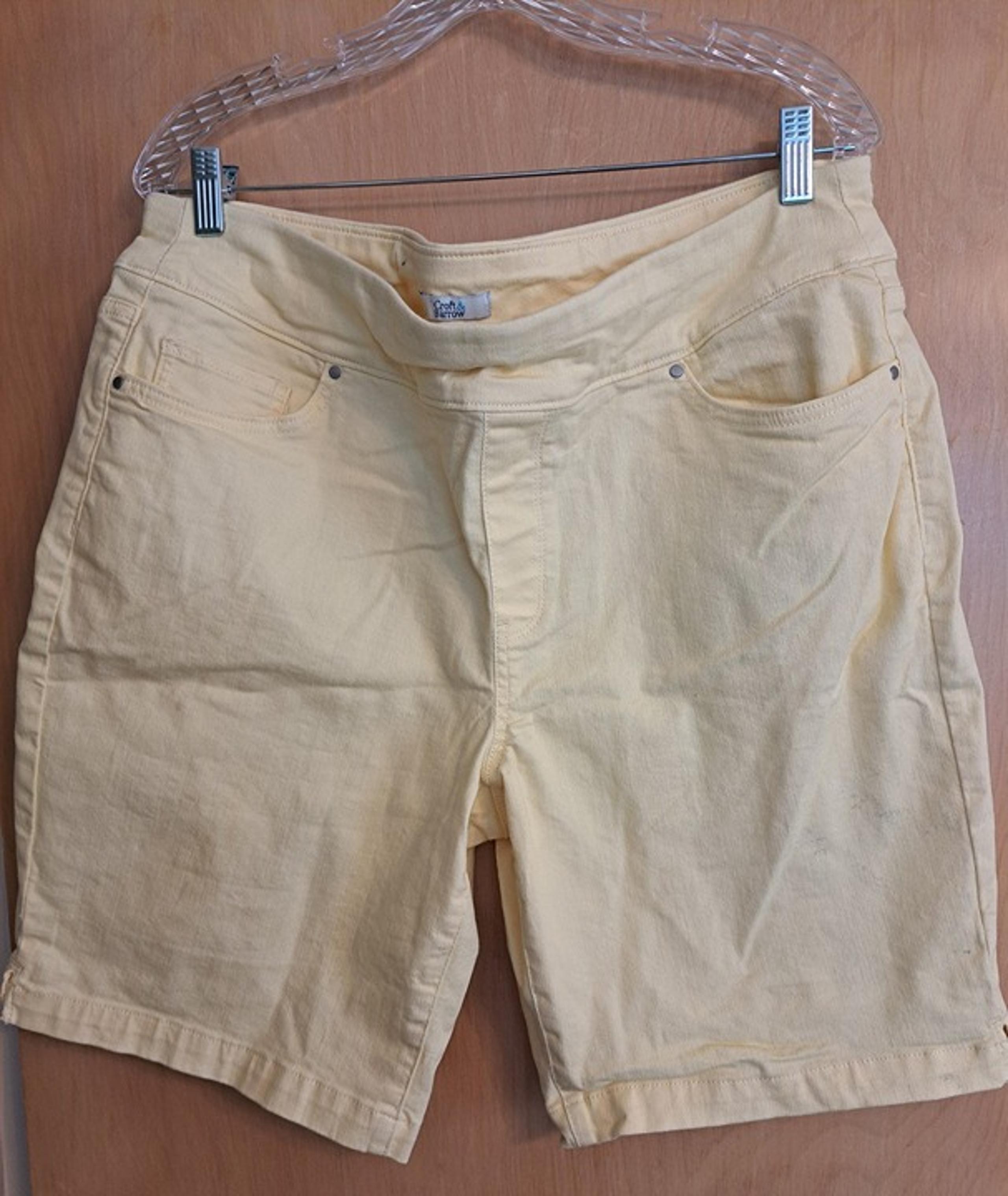 Croft & Barrow Womens Pull On Spandex Jean Shorts Banana Yellow Size 18