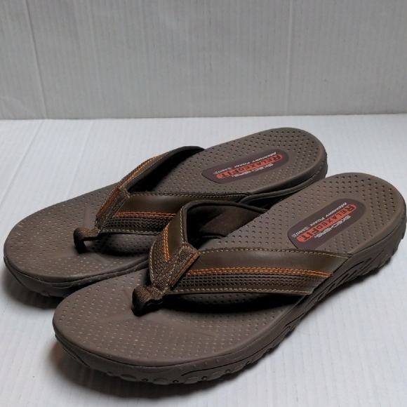 Skechers Relaxed Fit Reggae Cobano Brown Flip Flop Sandals NWOT Sz 11