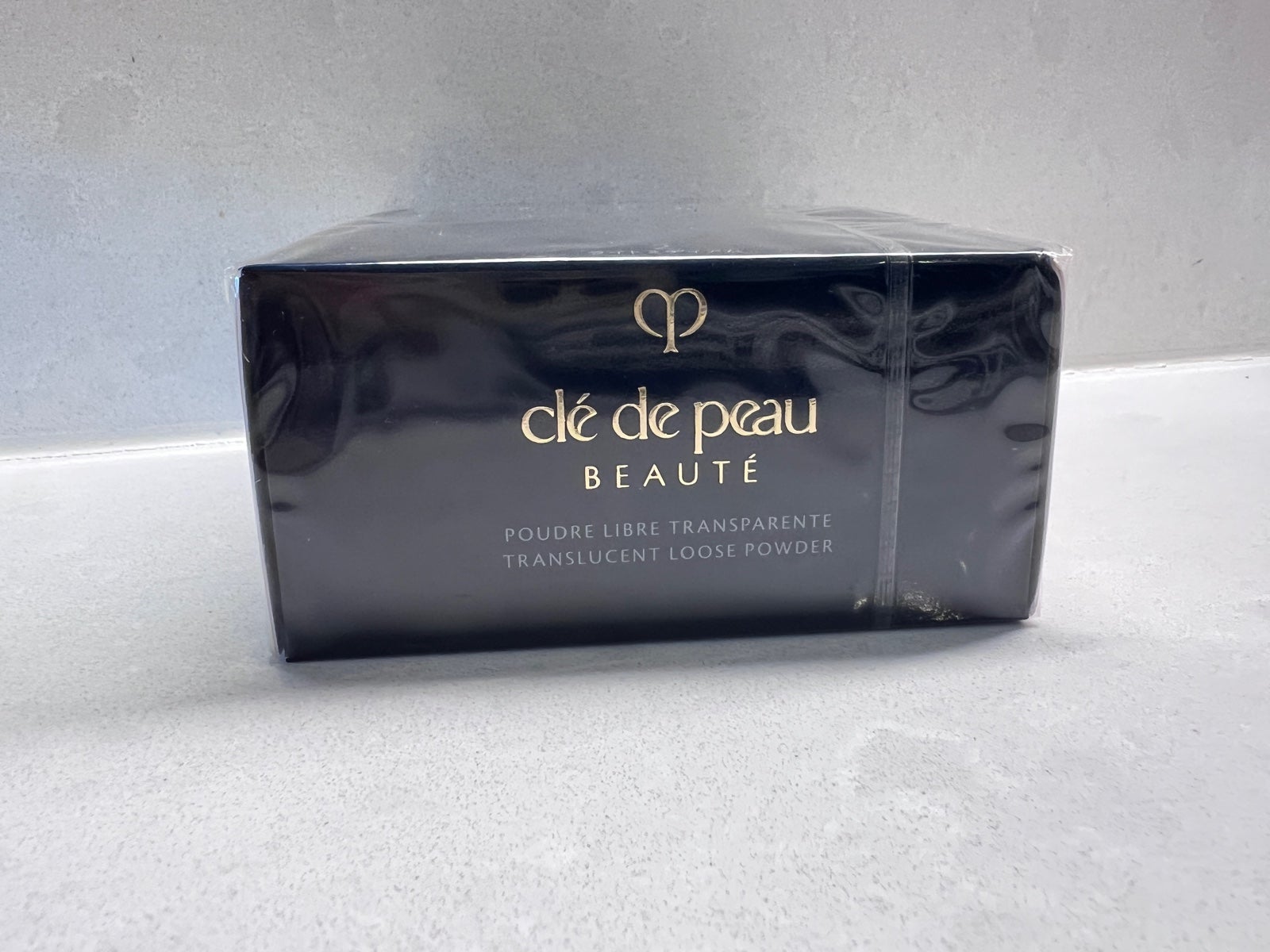 Cle De Peau Translucent Loose Powder #2 Medium LIGHT - Full