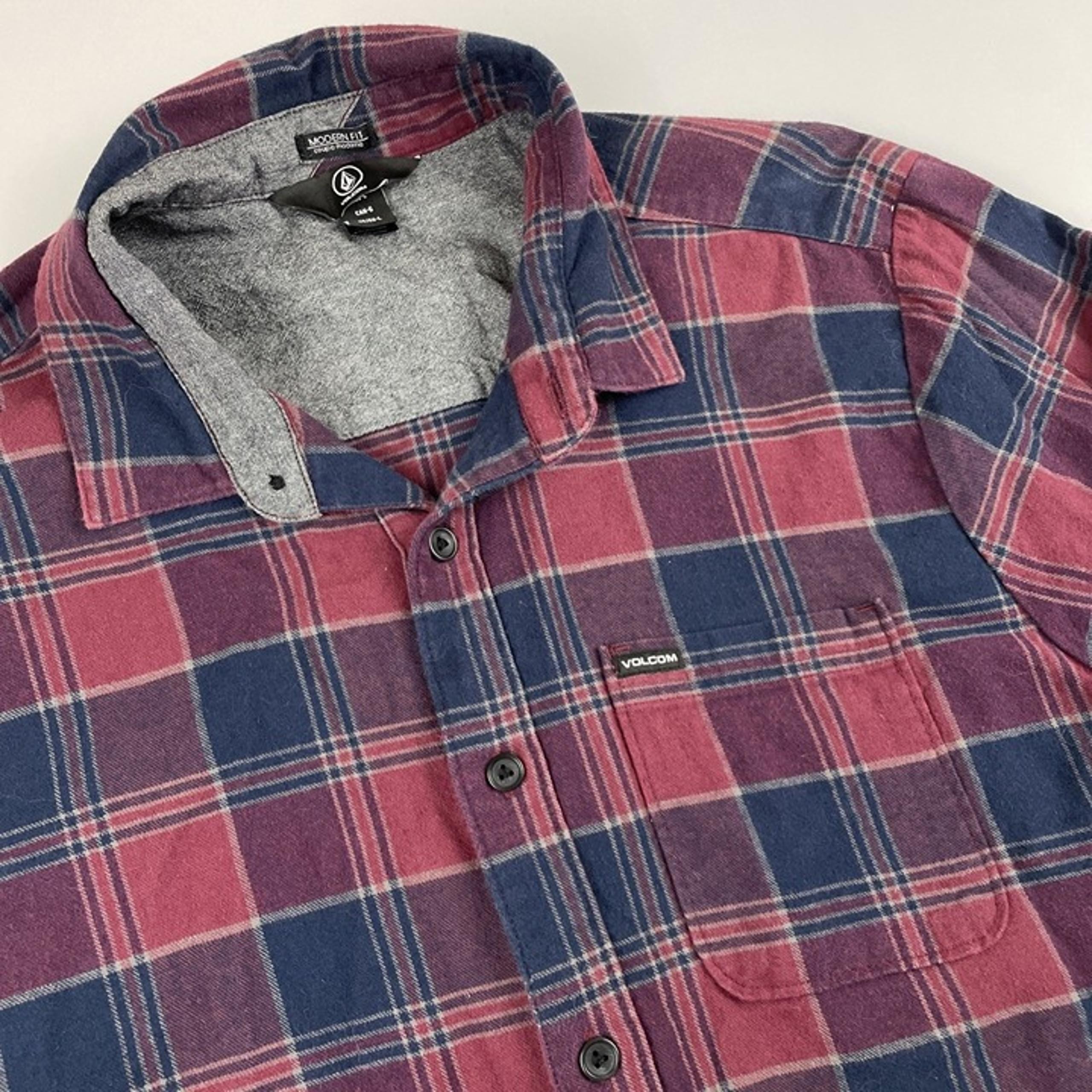 Volcom Flannel Shirt Men’s L Long Sleeve Modern Fit Casual Plaid Navy Purple