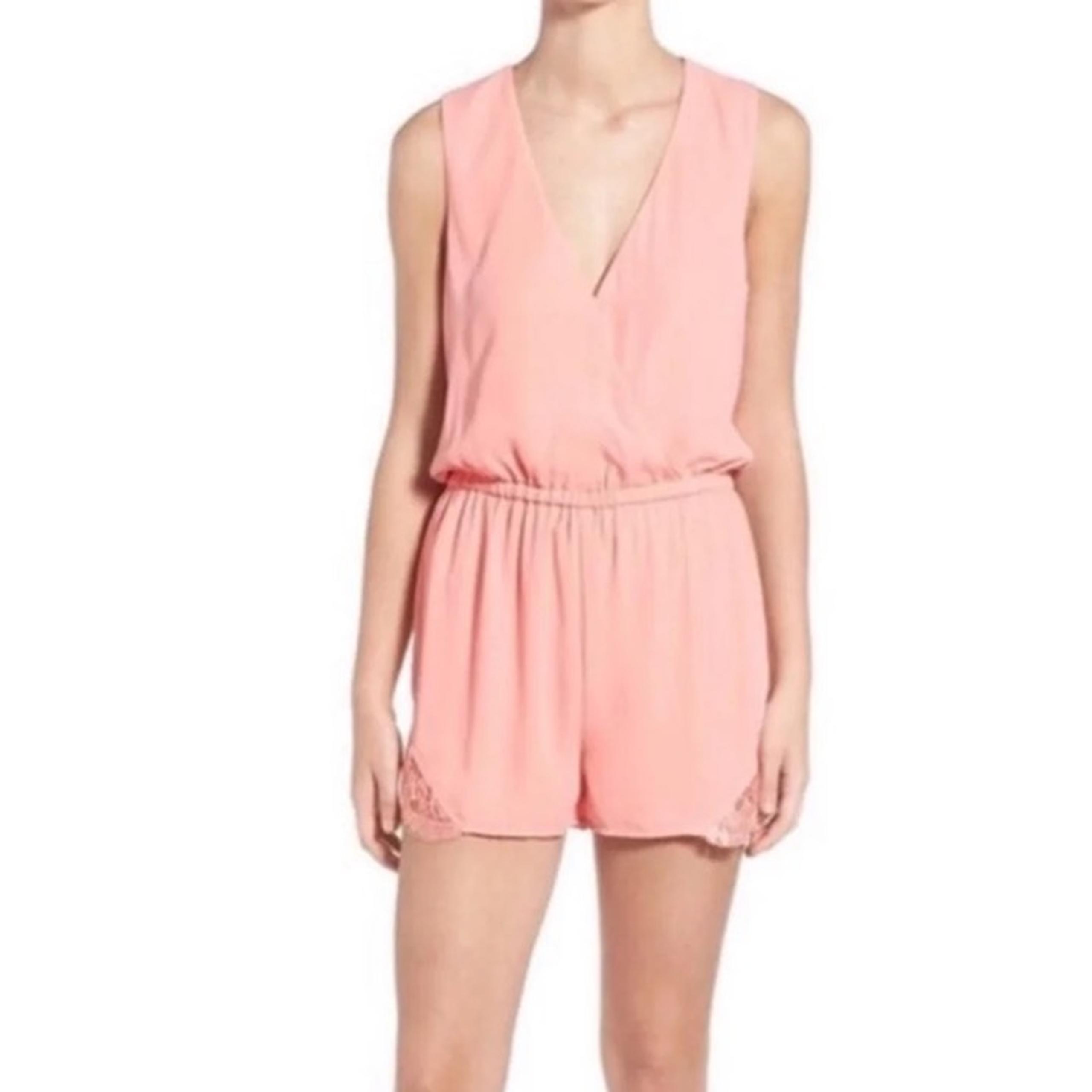 Cupcakes & Cashmere peachy pink V neck sleeveless romper women’s size small