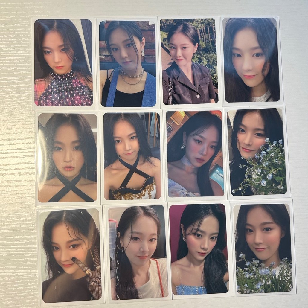 Loona hyunjin Photocards