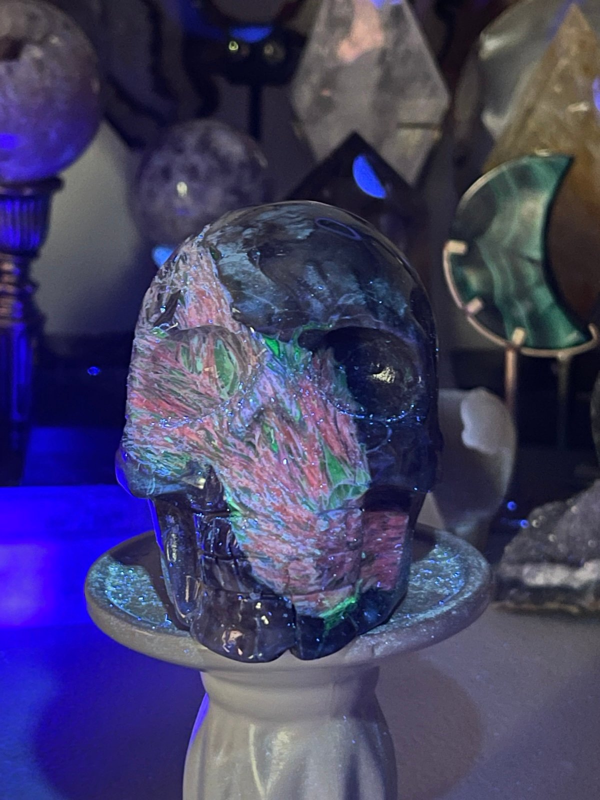 Rare Find! Vocalno Agate Skull with Tricolor UV Reaction