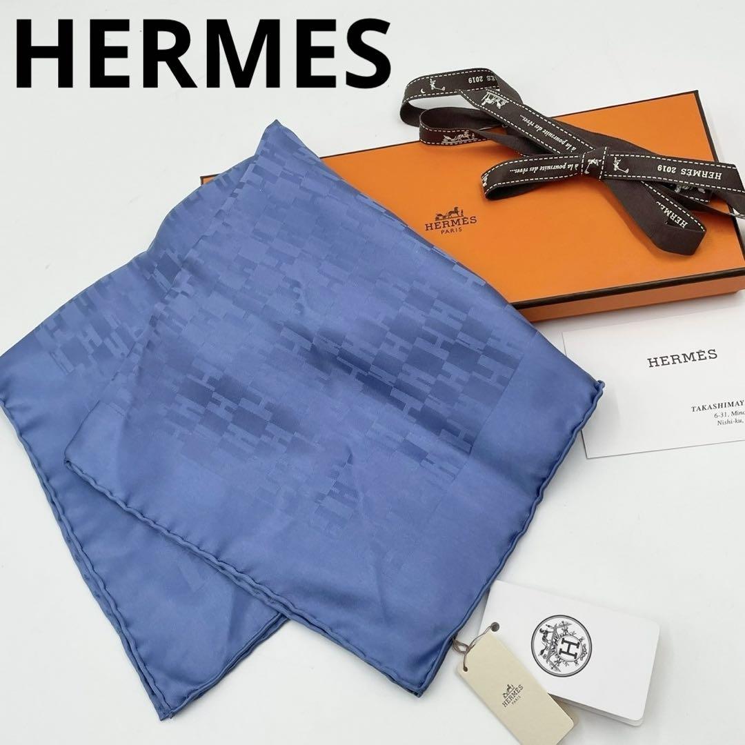 Unused with tags, Hermes Carre 40 Pocket Square, Grand H, Silk, Seychelles.