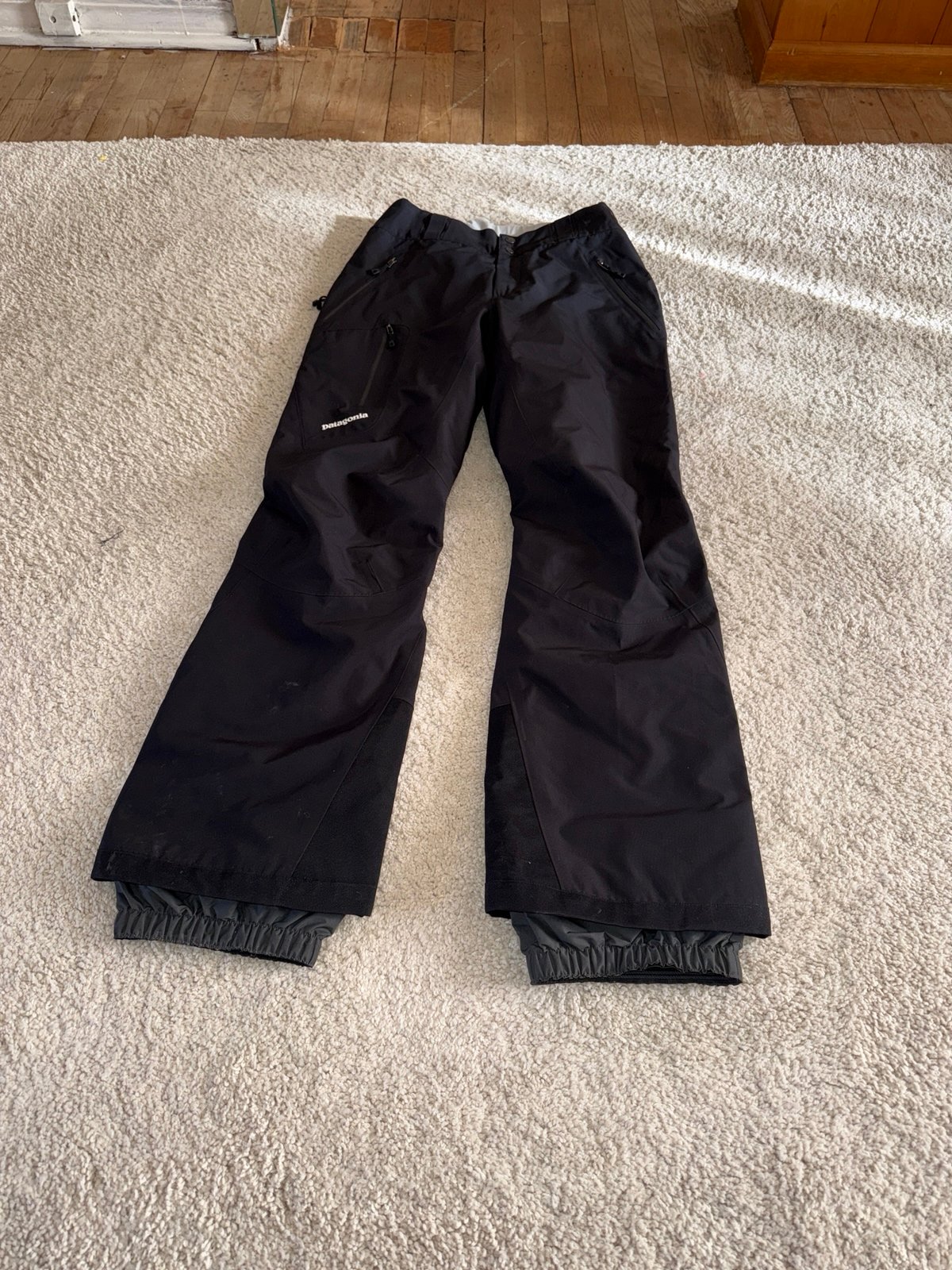 Patagonia snow pants, women’s SZ M