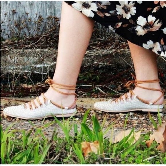 FREEBIRD Enya Wraparound Boho Flats Size 8