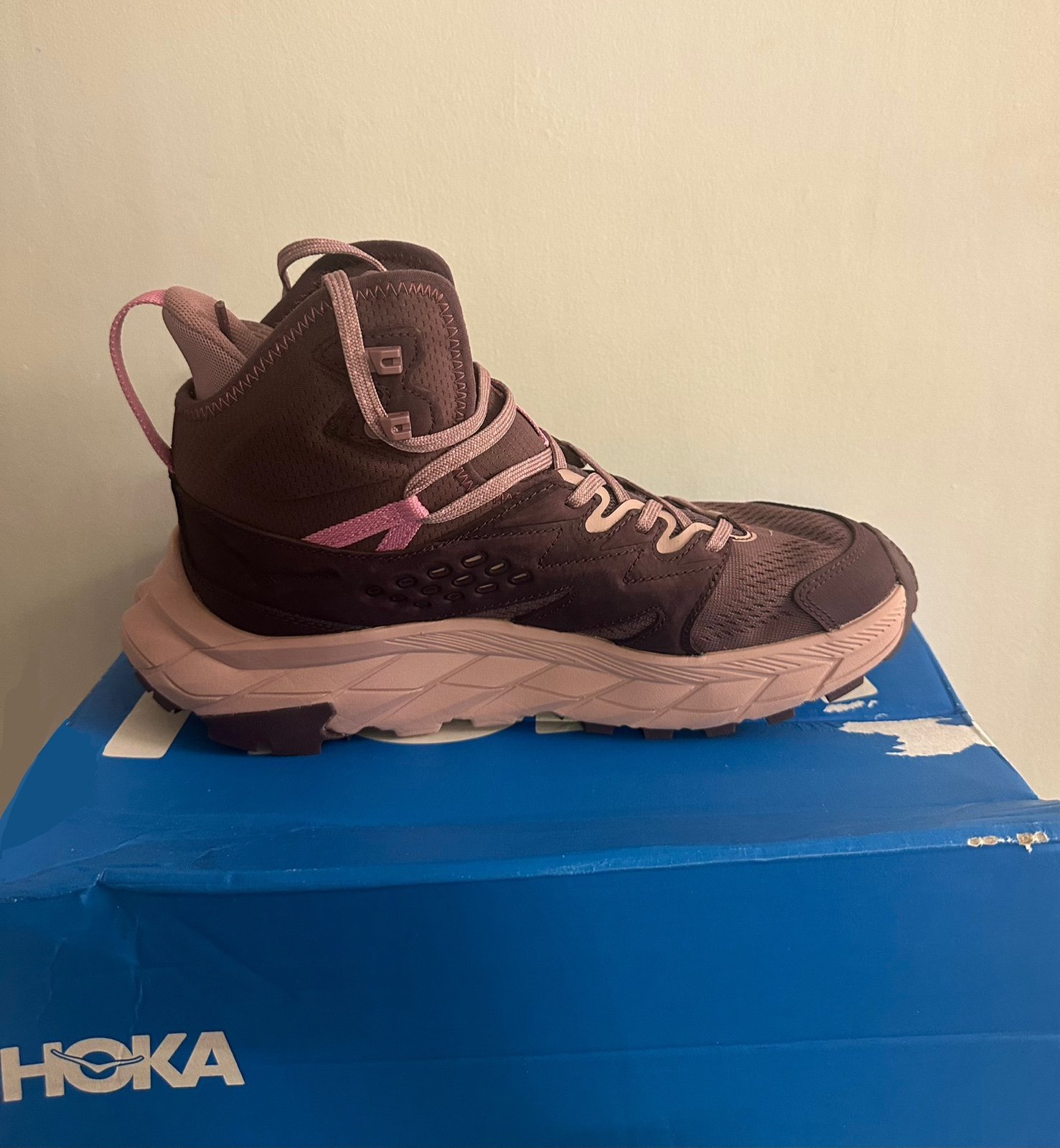 HOKA Women’s Anacapa Breeze Mid Shoes