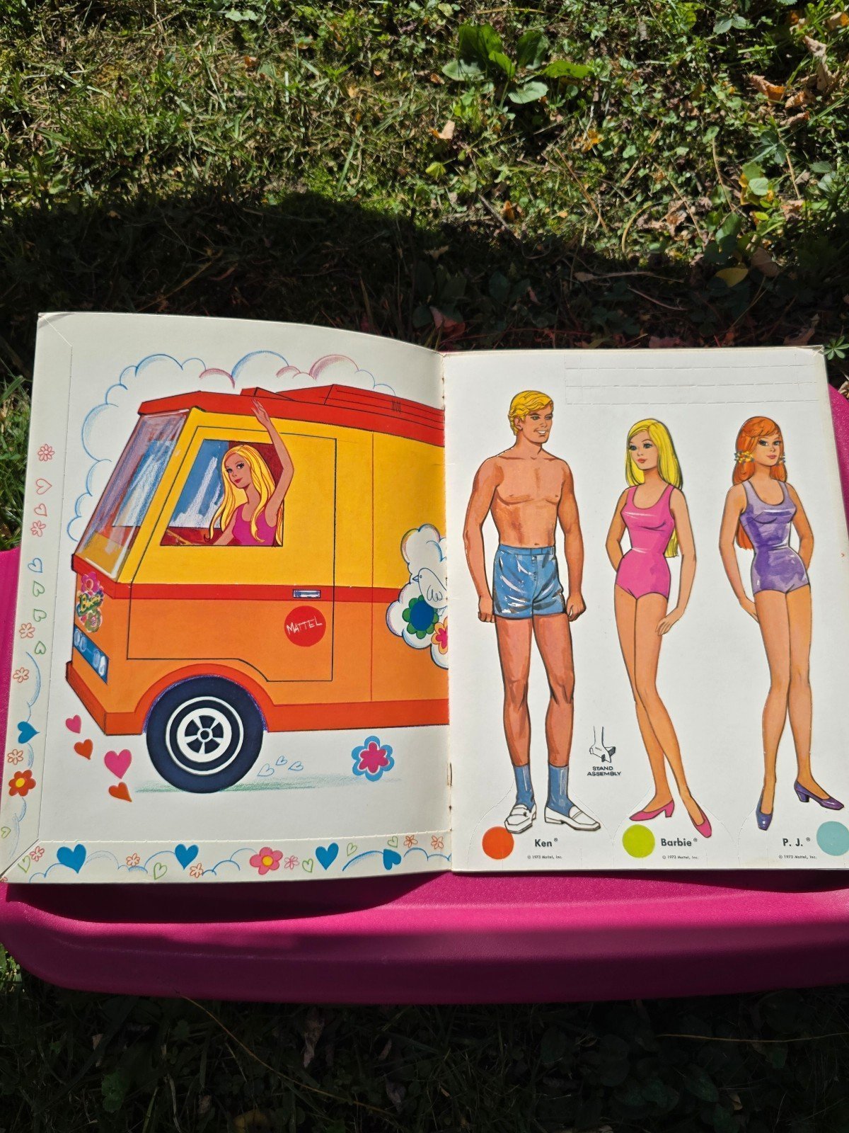 VINTAGE UNCUT 1973 BARBIE COUNTRY CAMPER PAPER DOLL BOOK #2 Re - detail