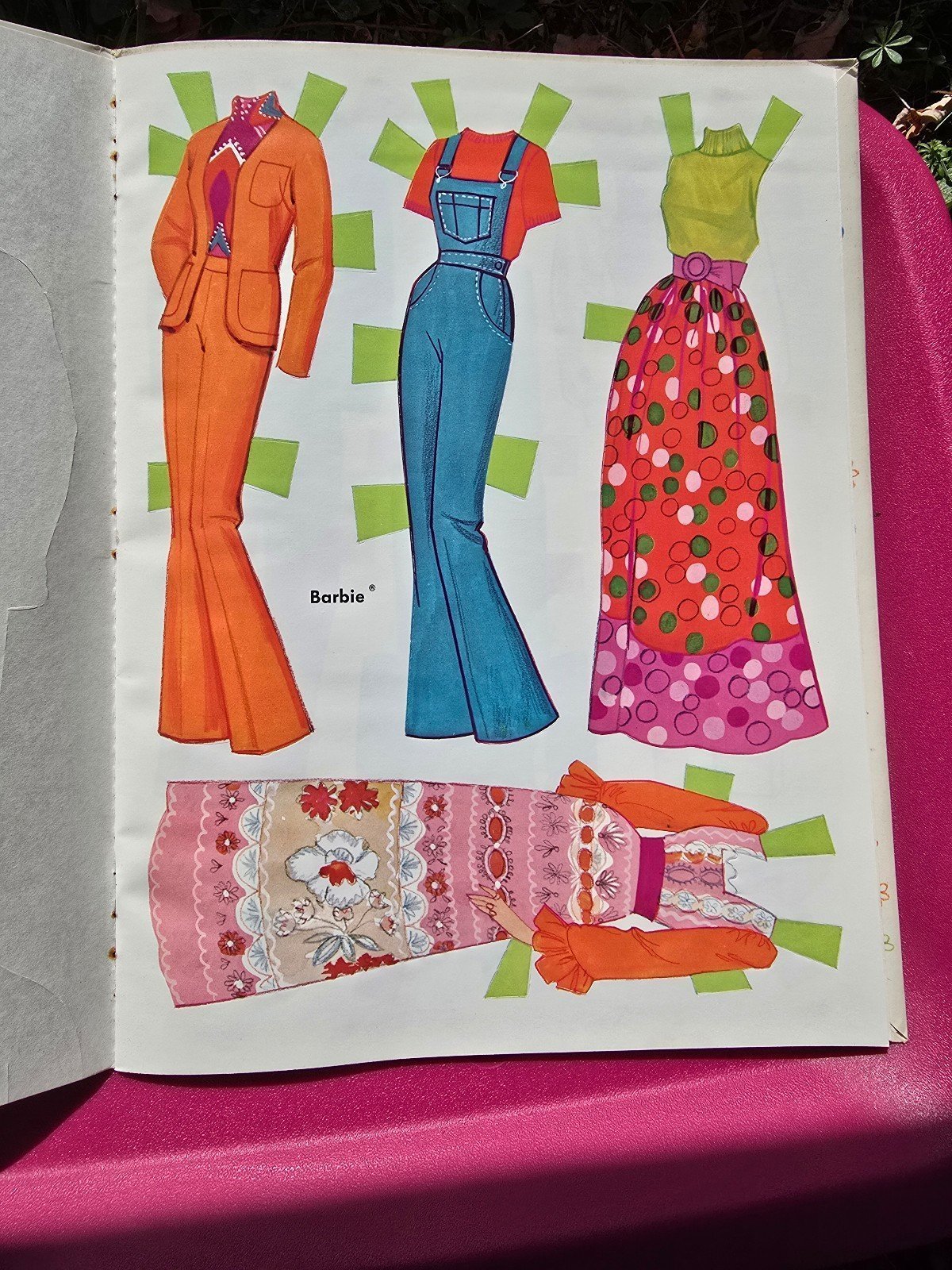 VINTAGE UNCUT 1973 BARBIE COUNTRY CAMPER PAPER DOLL BOOK #2 Re - detail