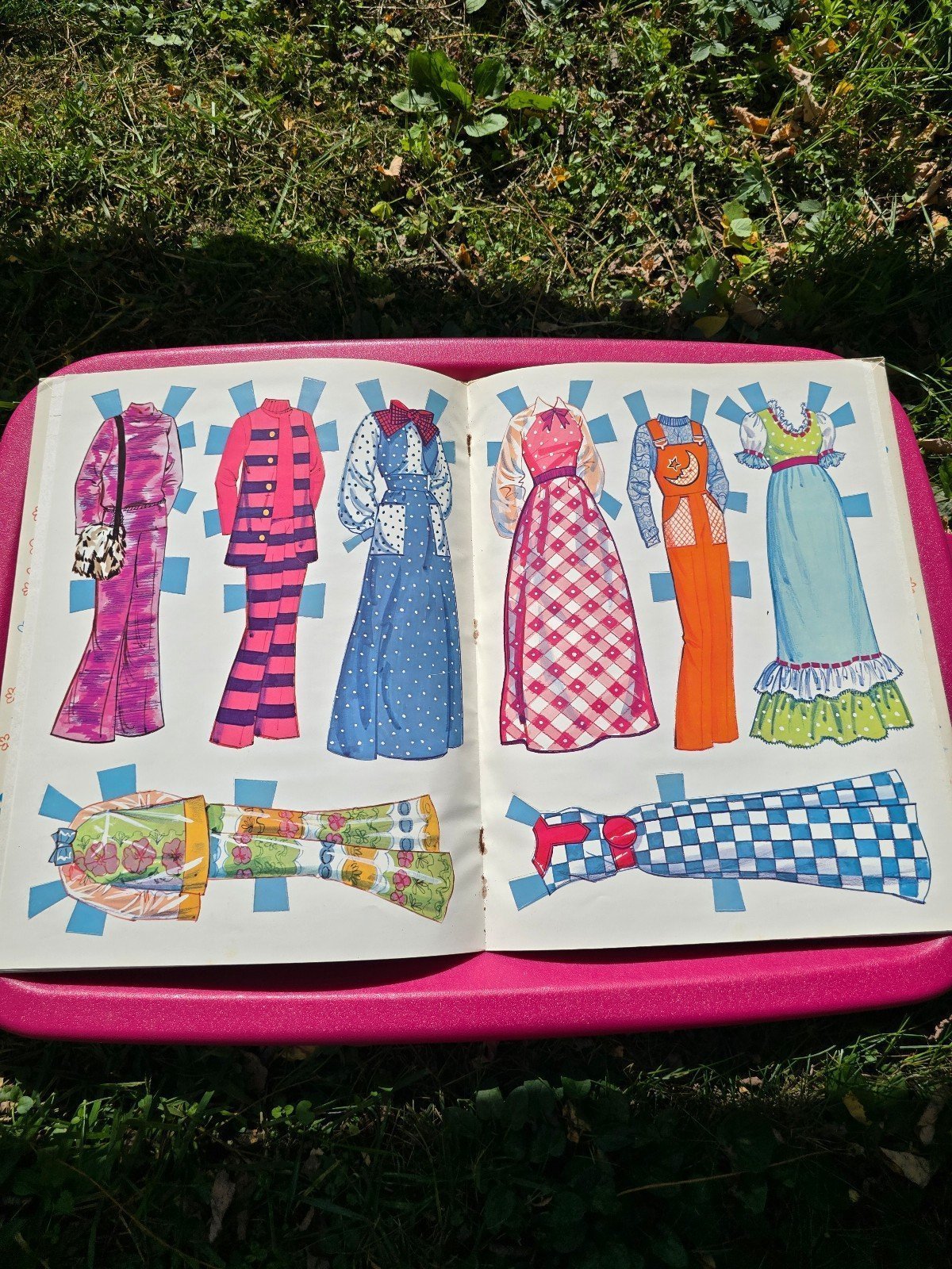 VINTAGE UNCUT 1973 BARBIE COUNTRY CAMPER PAPER DOLL BOOK #2 Re - detail