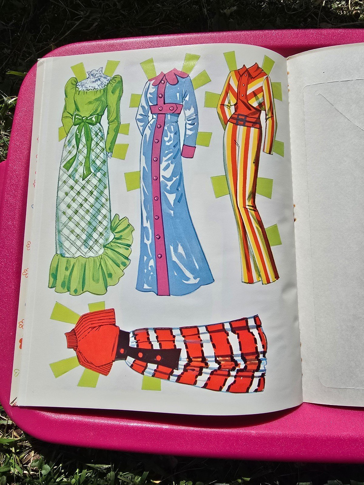VINTAGE UNCUT 1973 BARBIE COUNTRY CAMPER PAPER DOLL BOOK #2 Re - detail