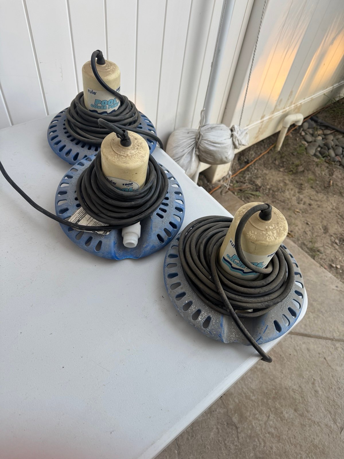 Rule 1800 gph pool cover pumps
