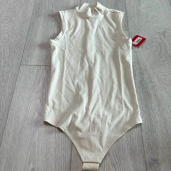 NWT spanx ribbed mock neck bodysuit in parchment size XS