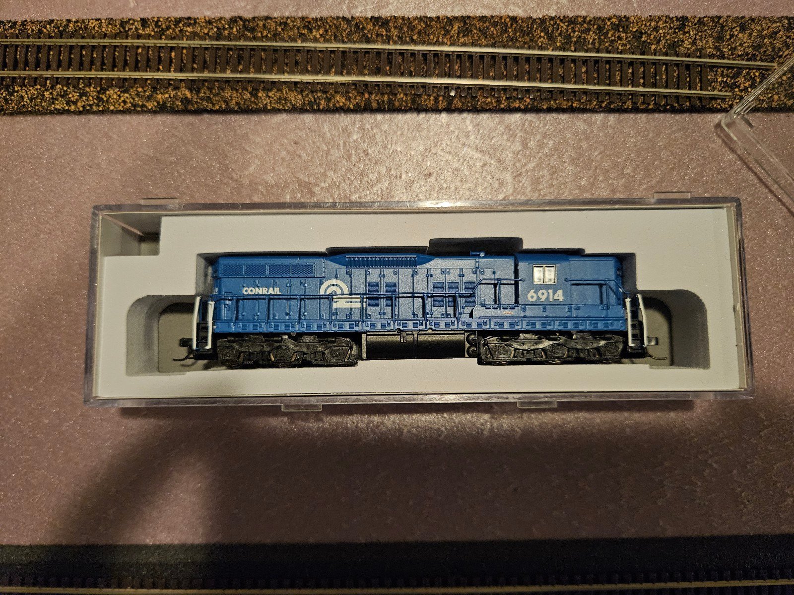 N Scale Atlas SD9 Conrail #6914 (DCC & Sound) 40005336