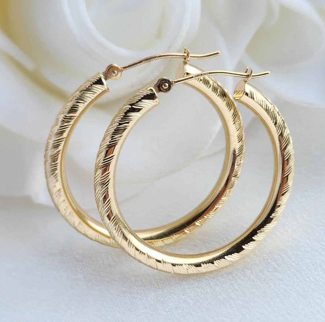 14k Gold Breeze Diamond Cut Hoop Earrings - 30mm - 3MM