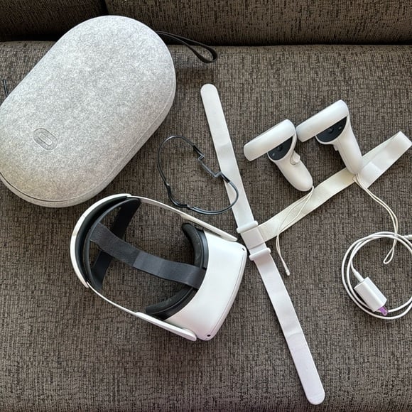 OCU LUS Metaquest 2 Headset and Travel Case