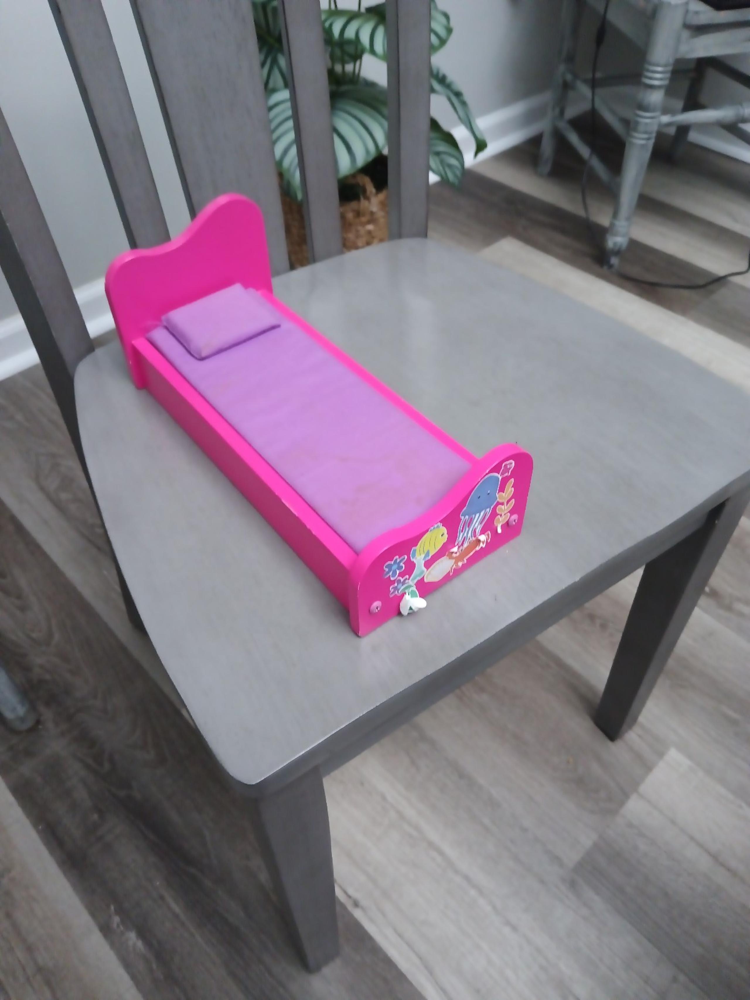 Doll bed
