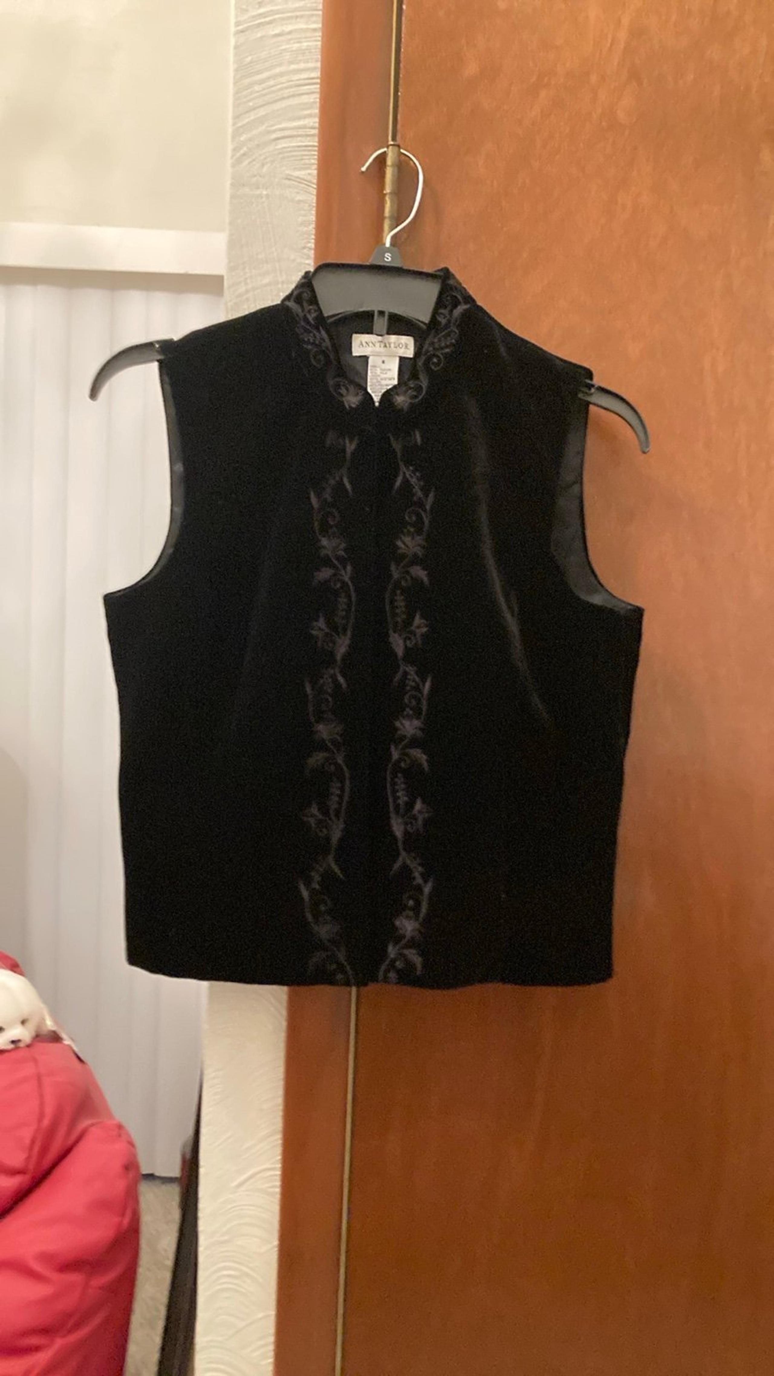 ANN TAYLOR black velvet vest