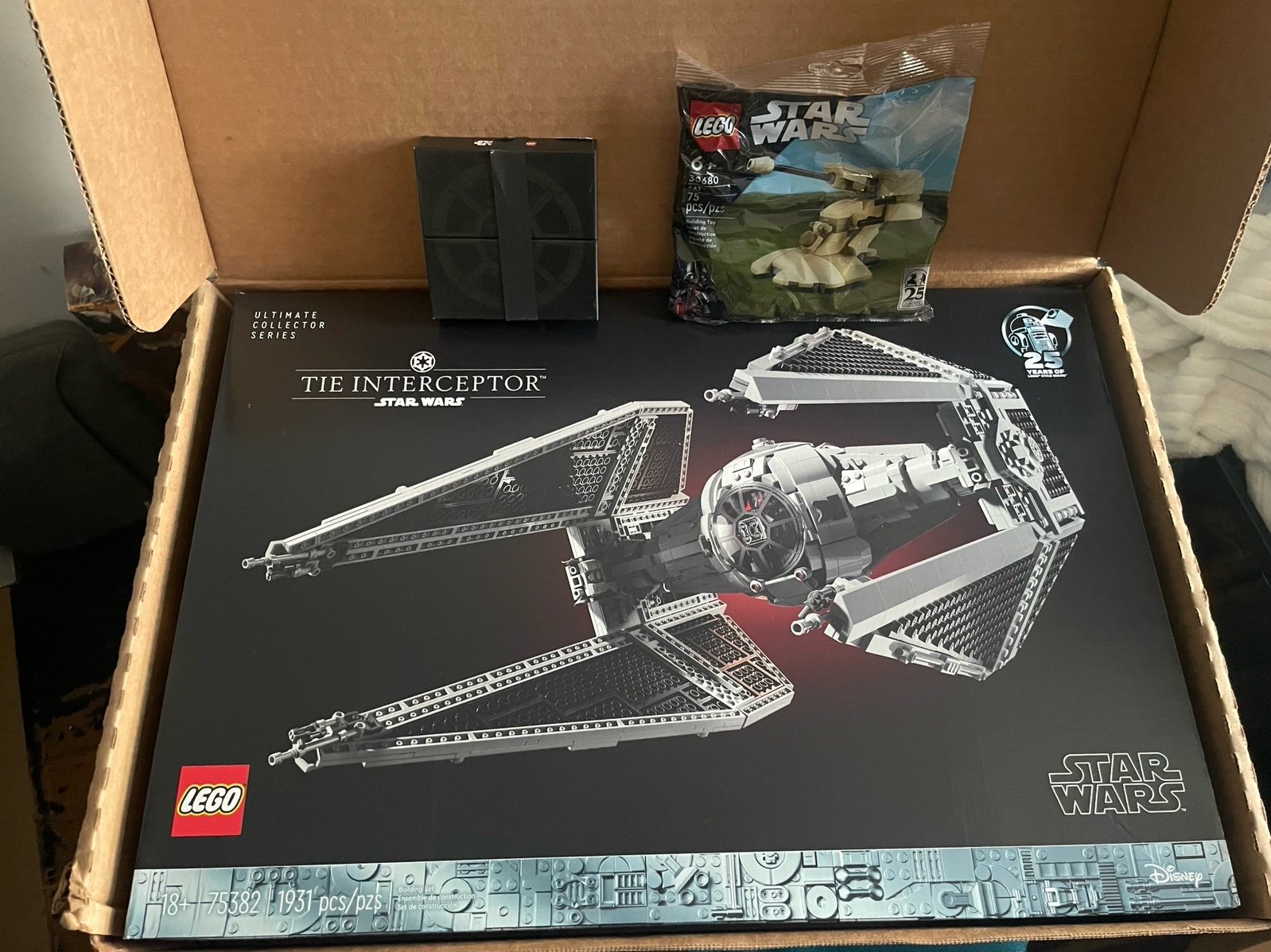 LEGO Star Wars 75382 UCS Tie Interceptor and GWP