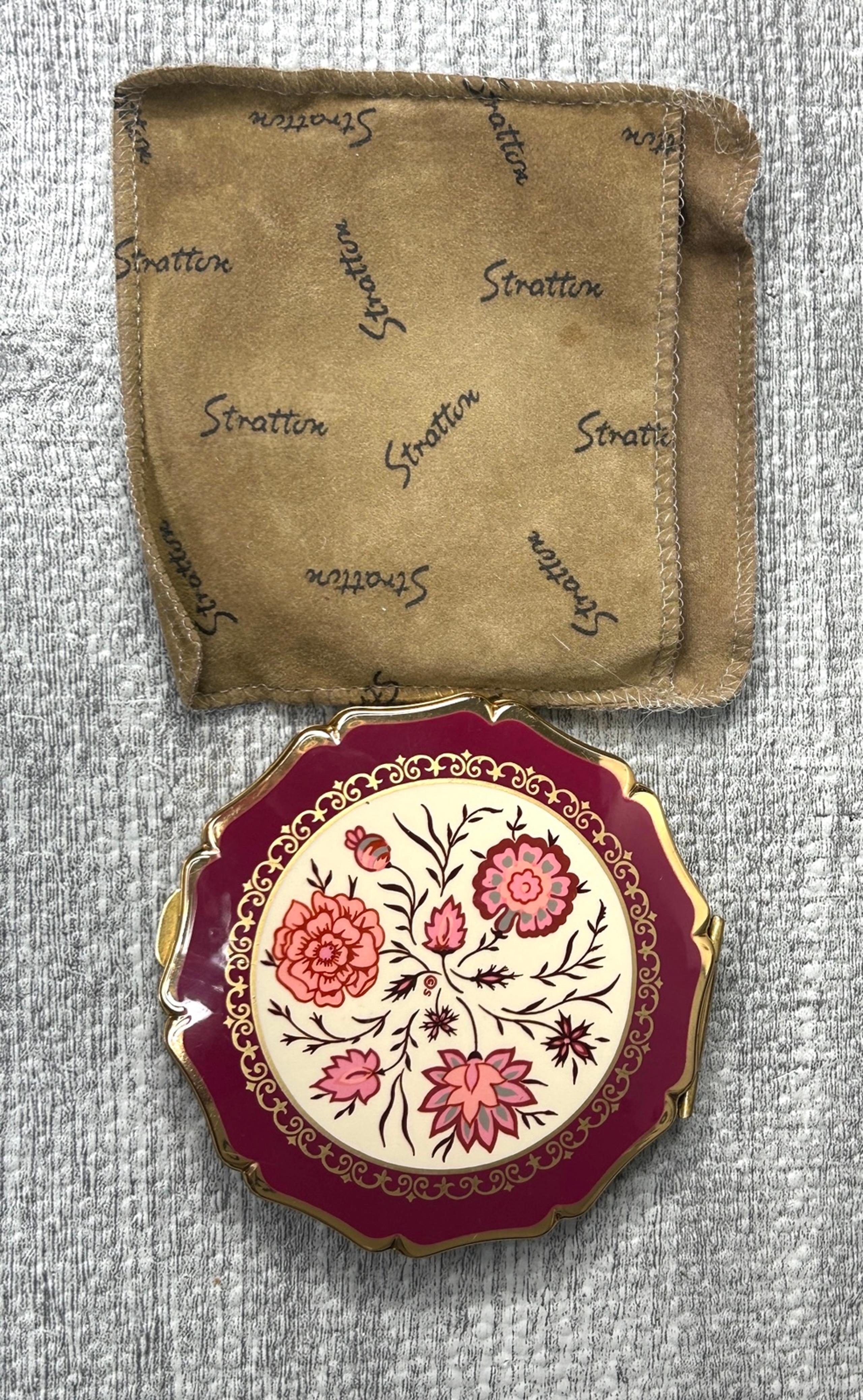 Vintage Stratton Enamelled Maroon Red Powder Compact with case