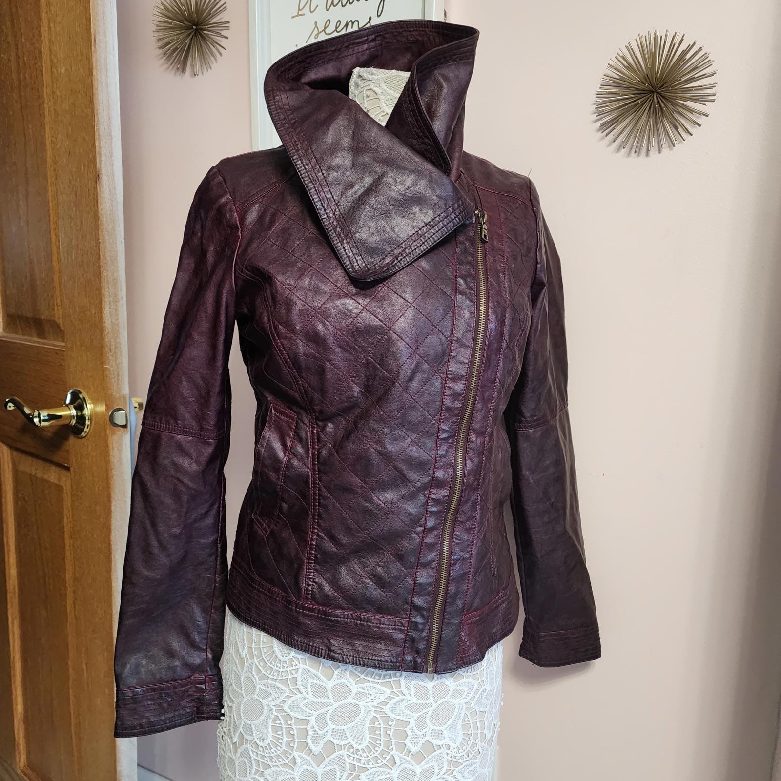 Flawless Vegan Leather faux GUESS moto detailed unique moto jacket oxblood M