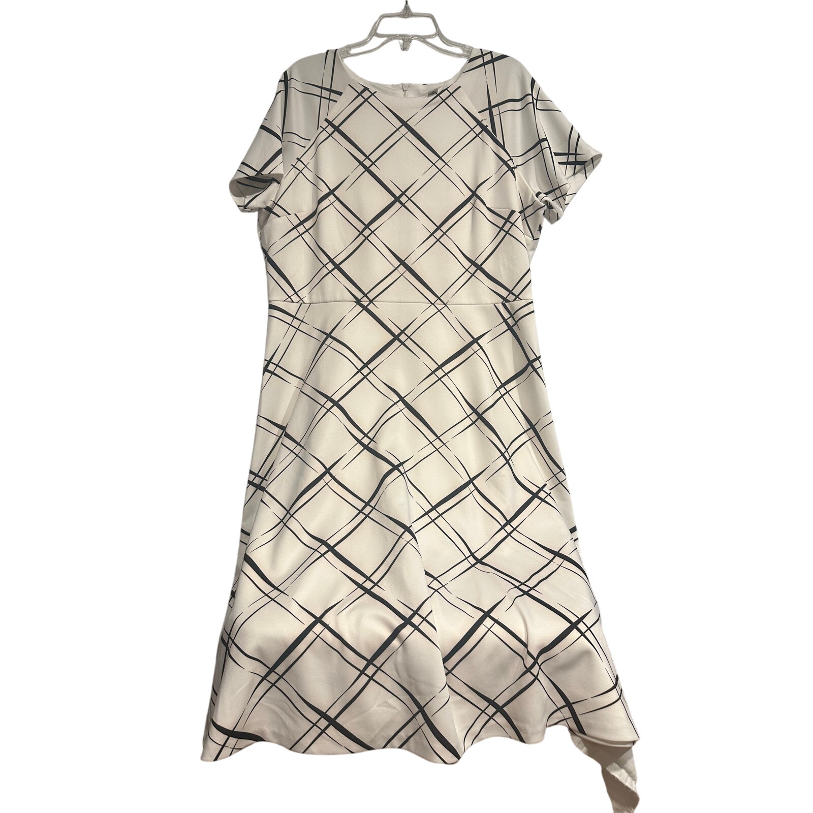 London Style Collection dress in size 18, black & white geometric pattern Career