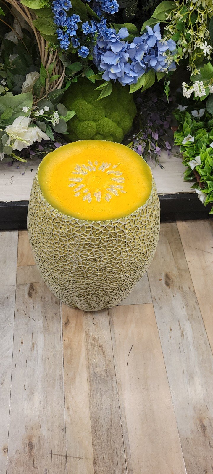 Canteloupe food stool