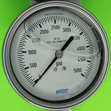 Wika 4 5000 PSI Liquid Filled SWISS Analog Gauge 1/2 NPT 9832721 Type 233.54